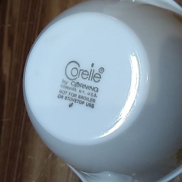 Vintage Corelle by Corning Butterfly 🦋 Gold creamer and sugar bowl - Picture 4 of 5